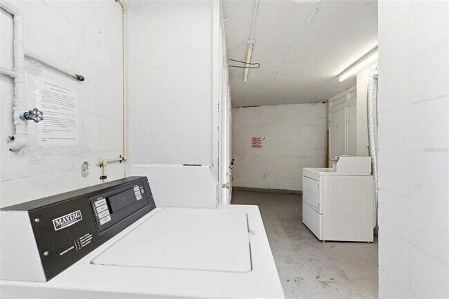 Building Photo - 8950 Park Blvd