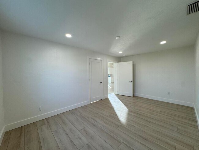 Building Photo - 2/2 plus Bonus Room in Ormond By the Sea