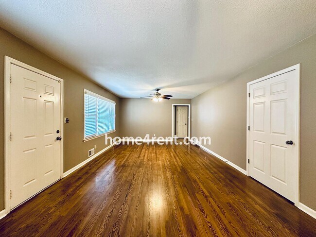 Building Photo - Beautifully Updated Home in Prime Overland...