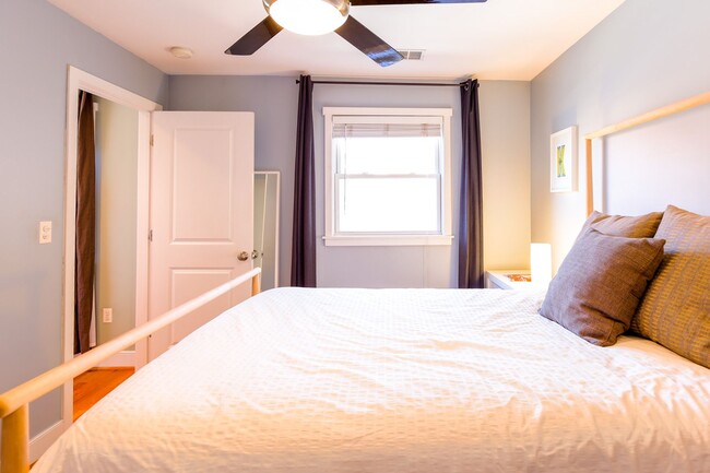 Building Photo - Stylish Condo in Hill East - Parking Space...
