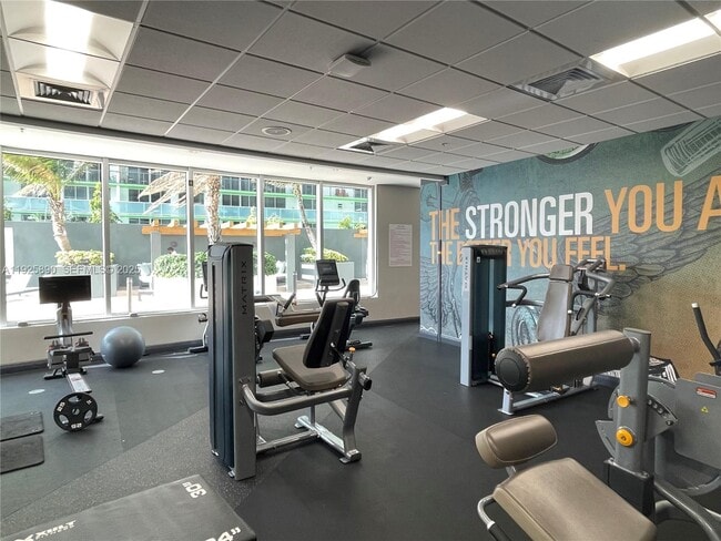 Building Photo - 1750 N Bayshore Dr