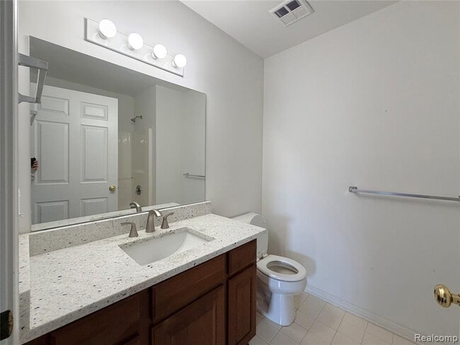 Building Photo - 2710 S Knightsbridge Cir