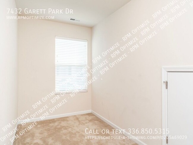 Building Photo - 7432 Garett Park Dr