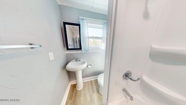 Building Photo - 829 N Oleander Ave