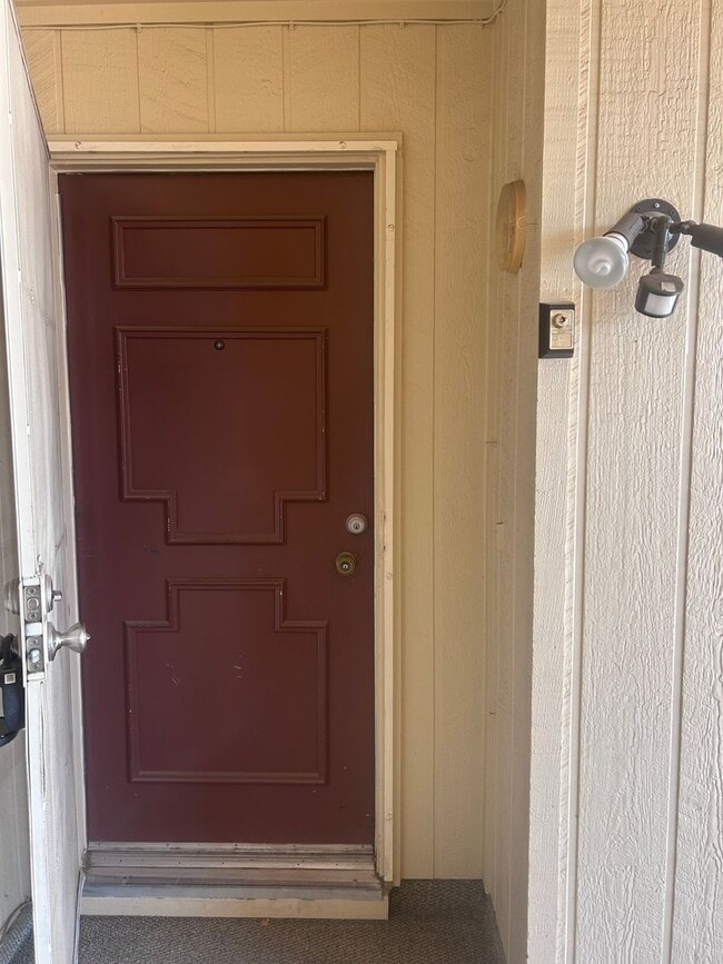 Building Photo - Charming 2-bedroom 2 baths in the heart of...