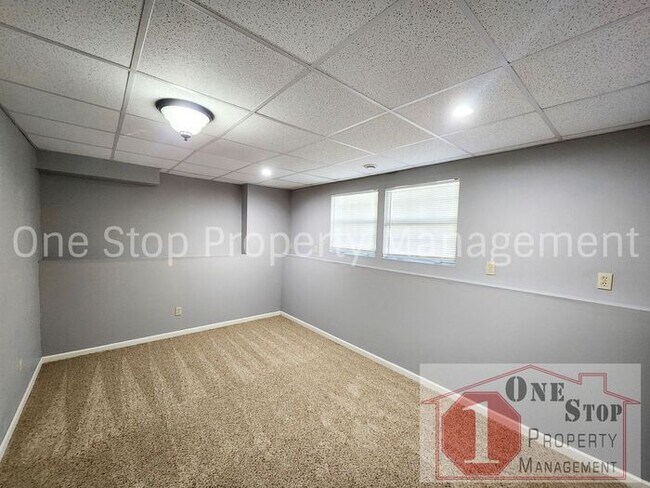 Building Photo - 4 bedroom, 2.5 bathroom, 2 car garage home...