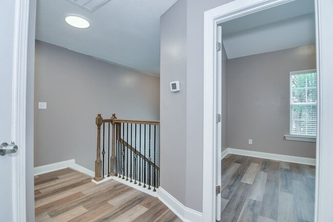 Building Photo - Updated 4 Bedroom 2.5 Bath