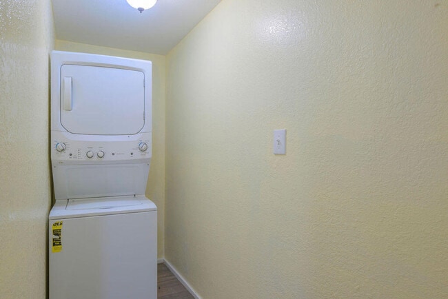 Building Photo - 3830 NE Indian River Dr