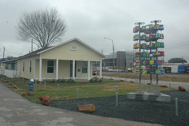 Building Photo - 4809 Eli St