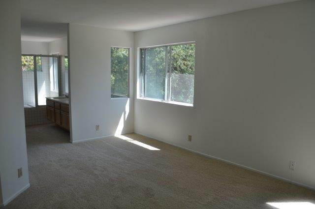 Building Photo - 4 Bedroom Home in the Summer Creek Community of West Escondido