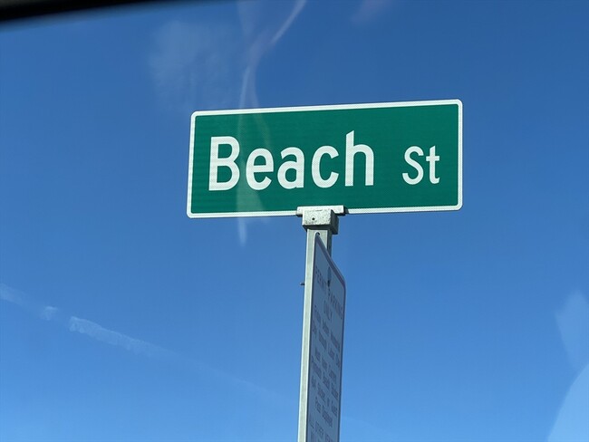 Building Photo - 52 Beach