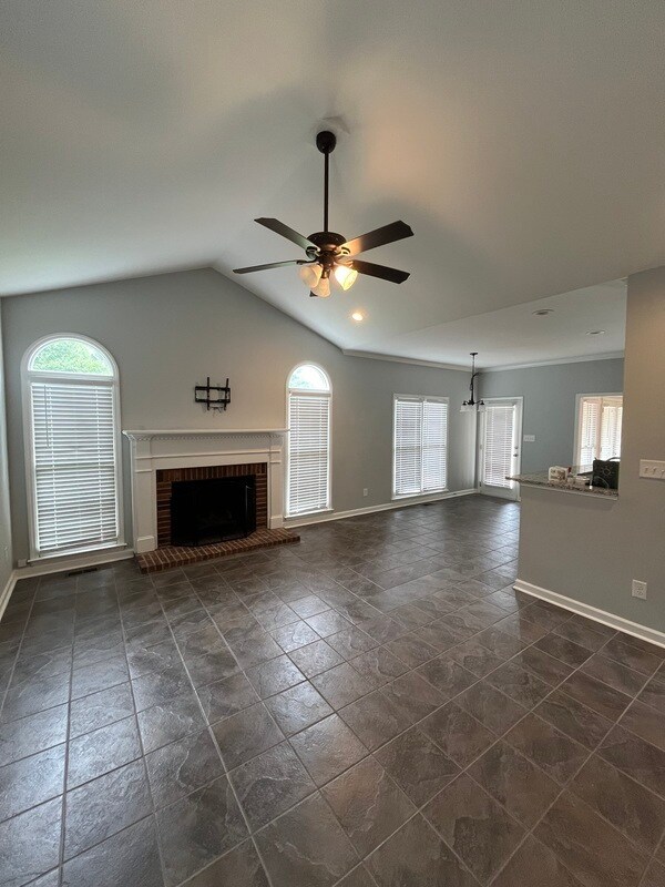Building Photo - 2234 Londonderry Dr