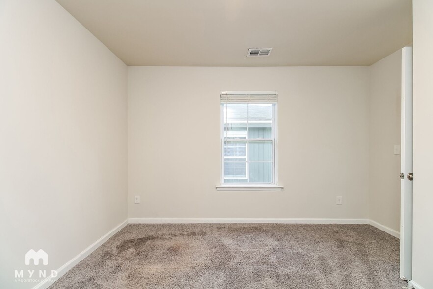 Building Photo - 700 Wild Duck Ln