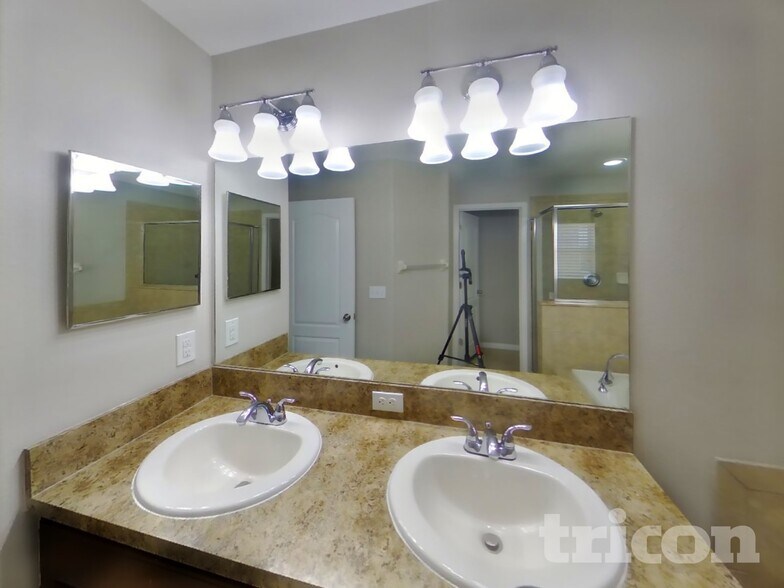 Building Photo - 12522 Cricklewood Dr