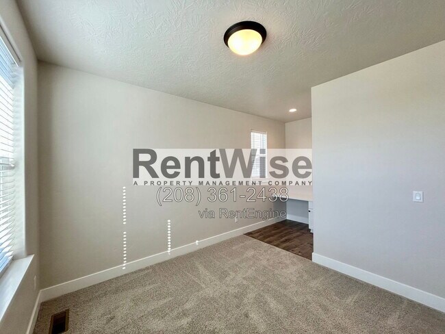 Building Photo - 5690 N Jumplist Ave