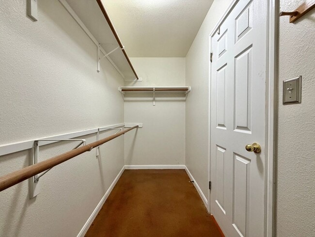 Building Photo - 14900 Doria Dr