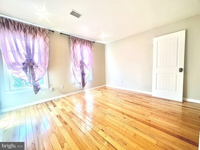 Building Photo - 7819 Colonial Springs Blvd