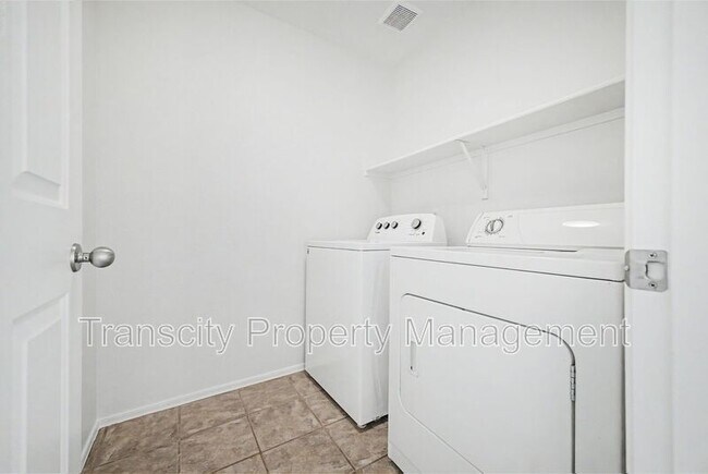 Building Photo - 2755 S Southwind Dr
