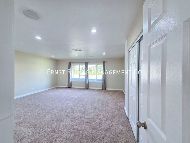 Building Photo - 926 E Bastanchury Rd