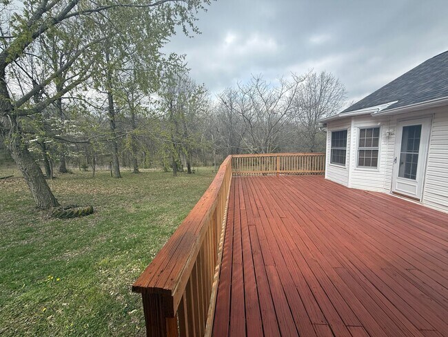 Building Photo - Spacious 5 Bedroom Home in a Peaceful Country Setting