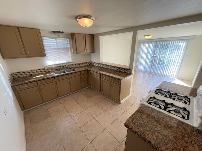 Building Photo - Downtown Home with Large Deck and OCEAN VIEWS!