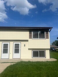 Building Photo - 545 Sandra Ln