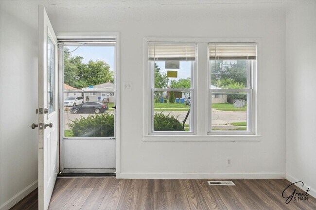 Building Photo - 8440 Orchard Ave