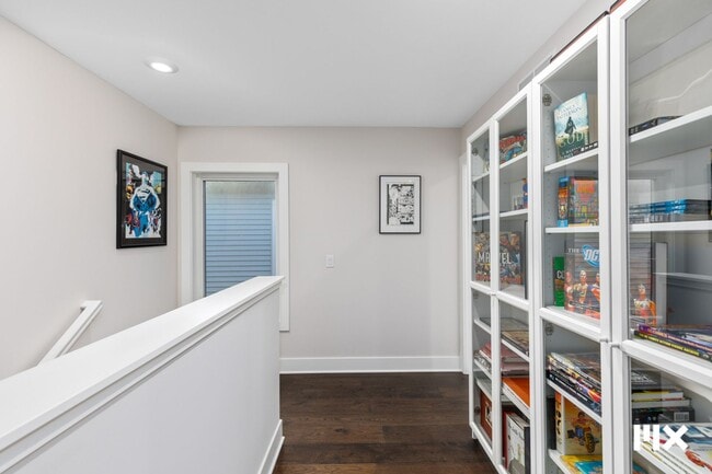 Building Photo - 631 Fairview Ave NE