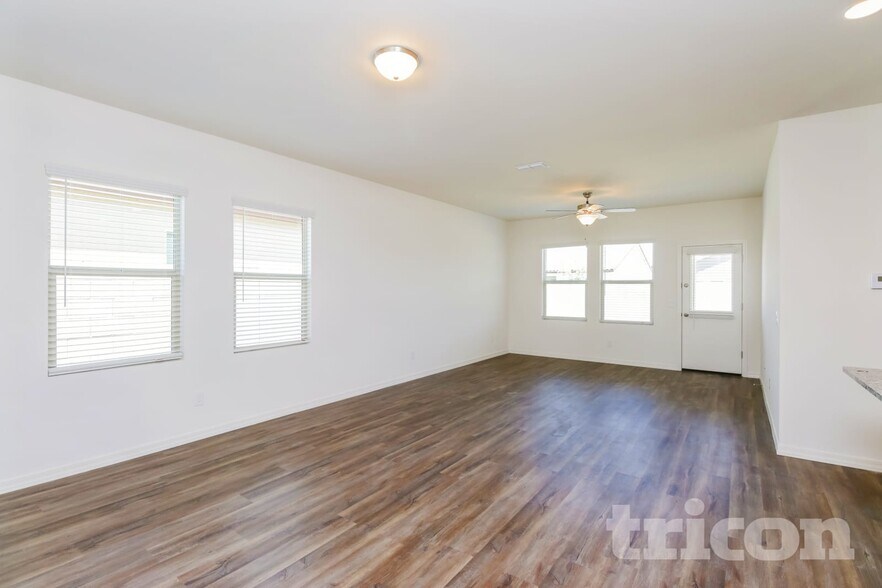 Building Photo - 4578 W Saddlebush Way