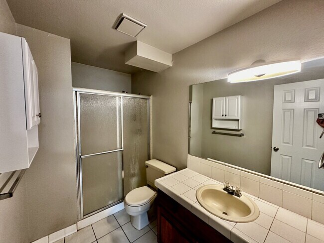 Building Photo - Wonderful duplex in Westminster!