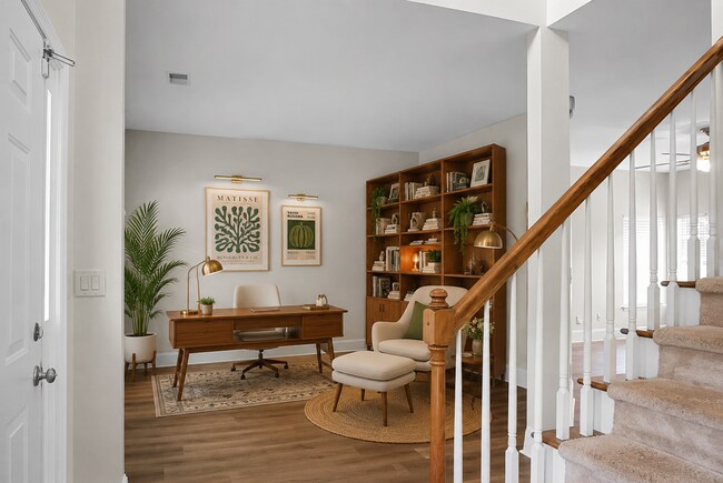 Building Photo - Gorgeous, 2 story, 4 BR, 2.5 BA Home with Fenced Yard near Magnolia Gardens