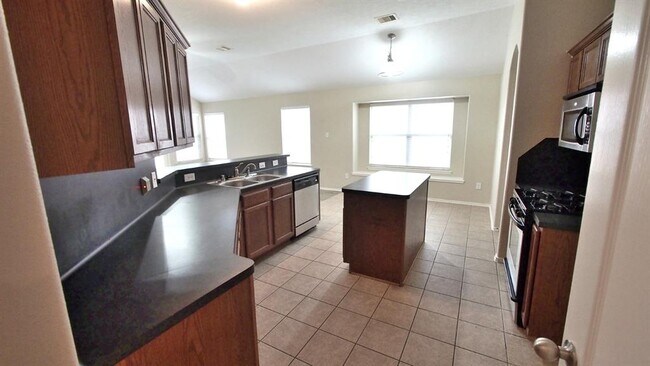 Building Photo - 1319 Colonial Manor Dr