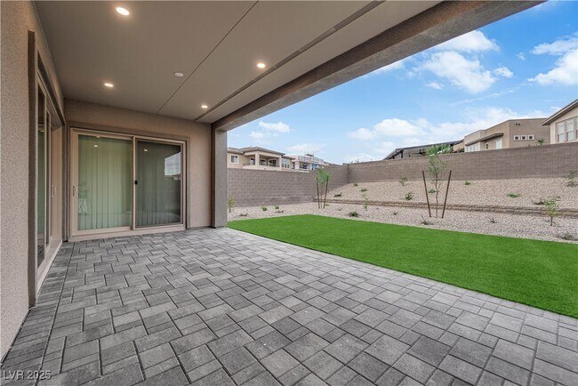 Building Photo - 10648 Stone Ledge Ave