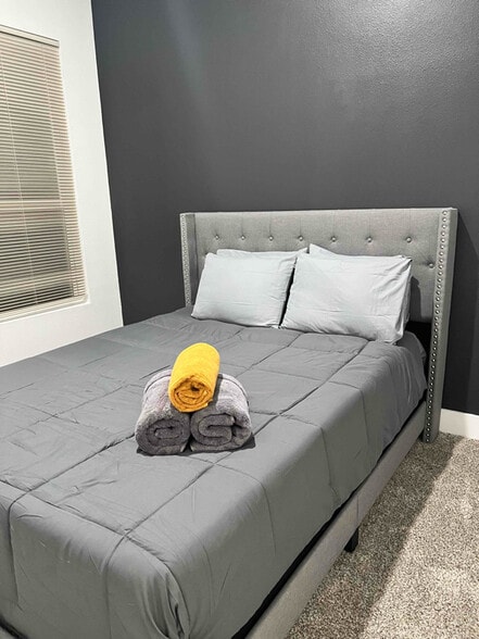 Building Photo - 2216 Dyson St