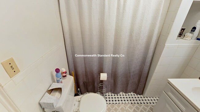 Building Photo - 23 Glenville Ave