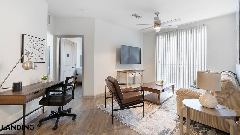 Building Photo - 1001 S Center St