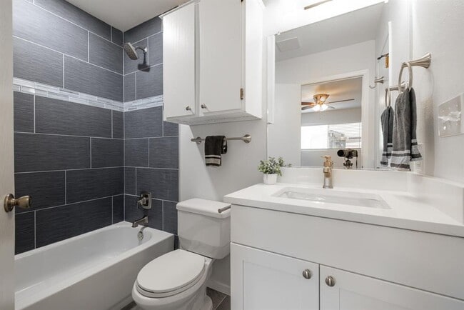 Building Photo - 12801 Copper Cliff Ave