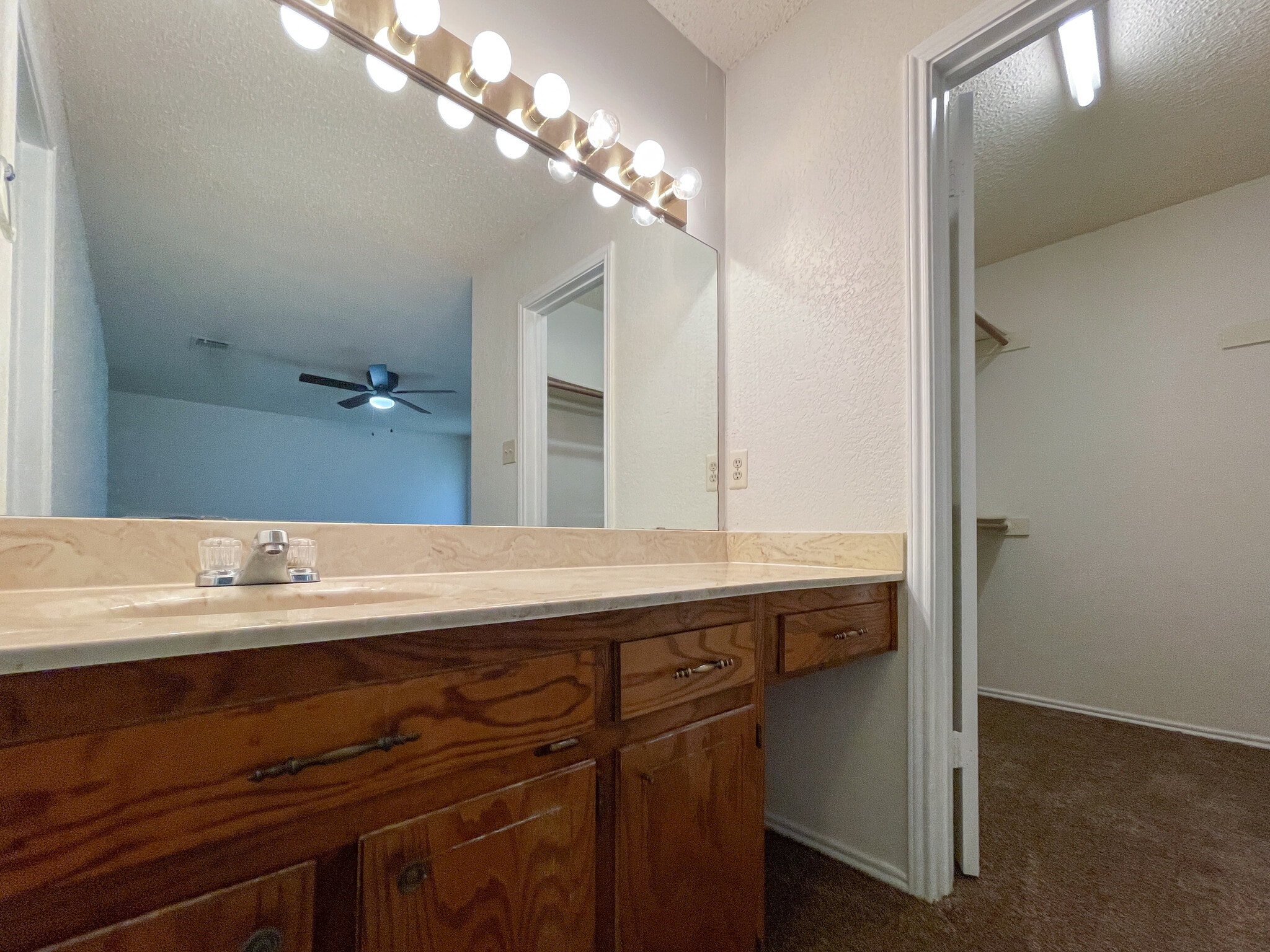 Building Photo - 2000 Ramada Dr