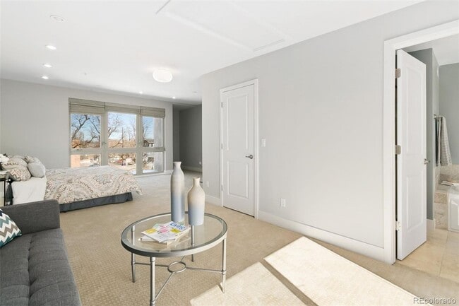 Building Photo - LOCATION LOCATION!!  In the heart of LOHI just blocks to restaurants, boutiques and local waterin...