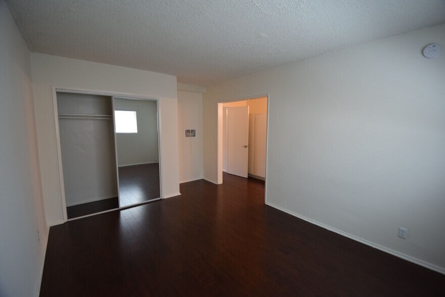 Building Photo - 12255 Burbank Blvd