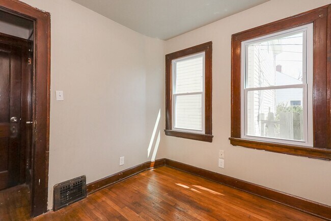 Building Photo - 2 Bedroom 1 bath Single Family Home