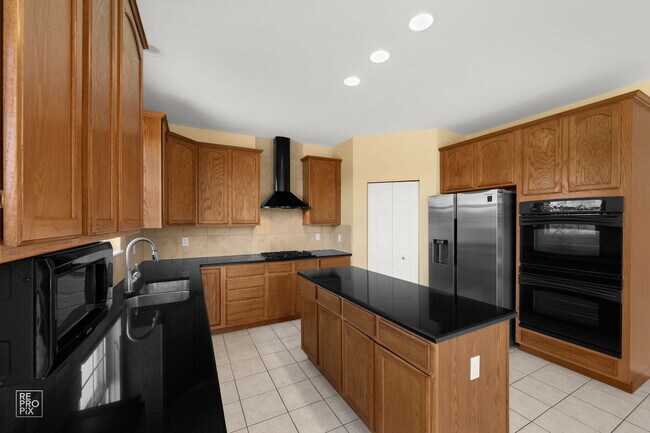Building Photo - 920 McDole Dr