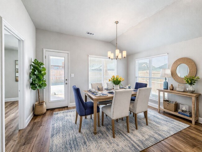 Building Photo - Beautiful and Nearly New 4BR 2BA Home w/ Stylish Finishes + Car Garage in Sherman