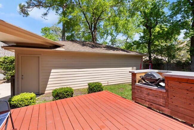 Building Photo - 10 Scenic Mill Pl