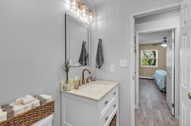 Building Photo - 1250 Golden Cir