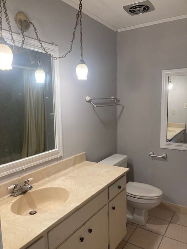 Building Photo - Moss Point 3 Bedroom