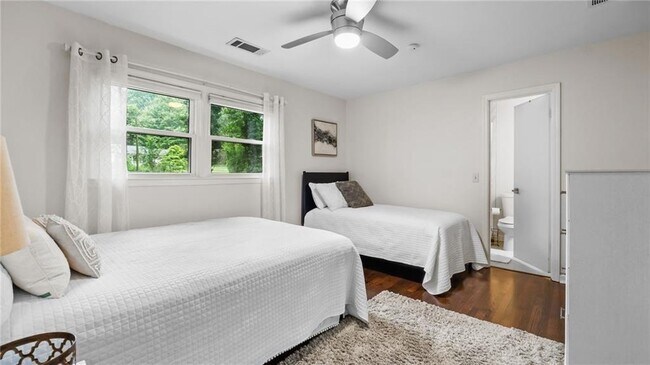 Building Photo - 204 Cold Creek Dr