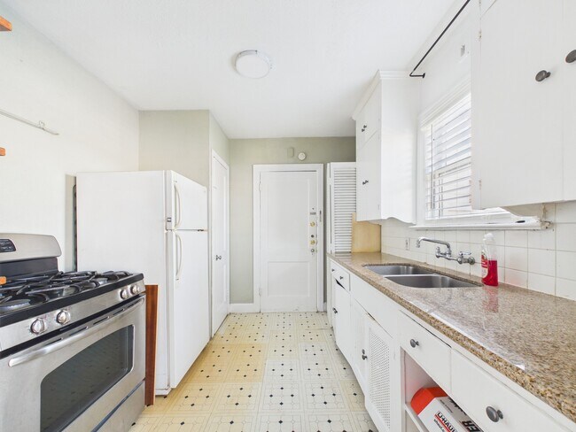 Building Photo - 1920 Richmond Ave.