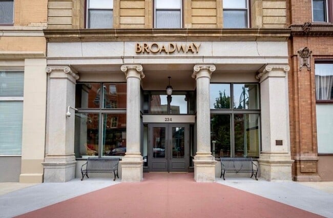 Primary Photo - 234 N Broadway