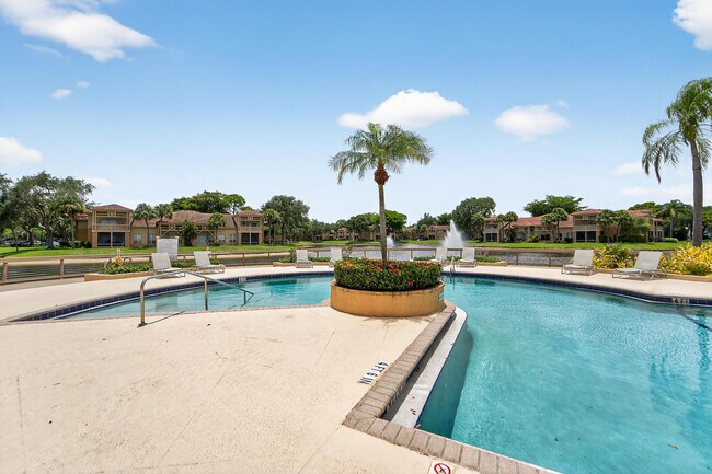 Building Photo - 4807 Via Palm Lakes Via